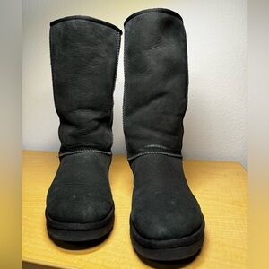 UGG Women’s Classic Tall II Black size 10